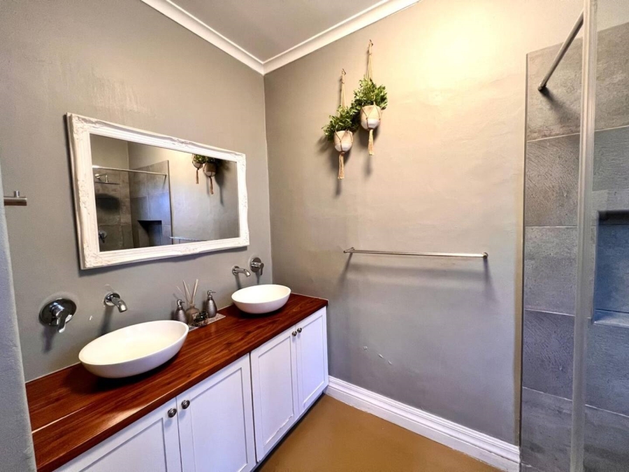To Let 2 Bedroom Property for Rent in Woodstock Western Cape
